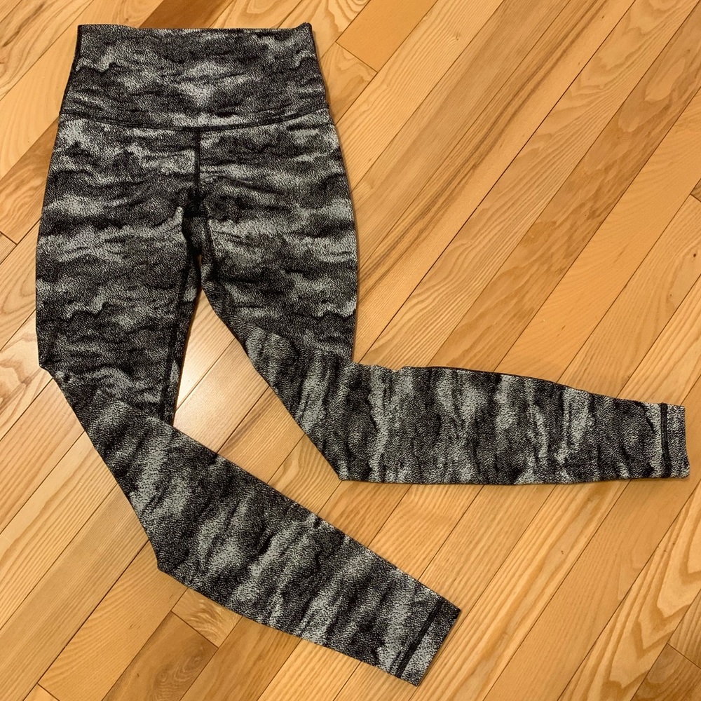 Lululemon Wunder Under Hi-Rise Tight EUC size 4